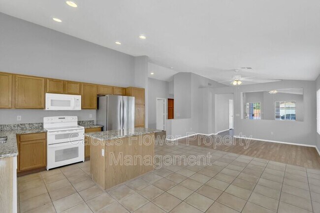 Foto del edificio - 2401 E Derringer Way