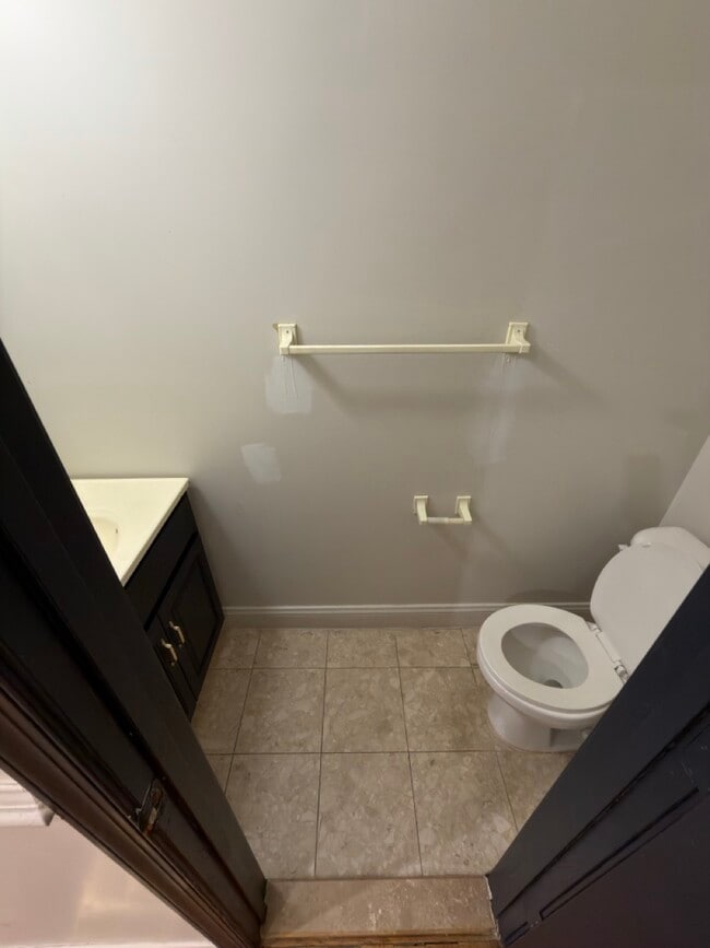 First floor half bath - 1727 New Jersey Ave NW