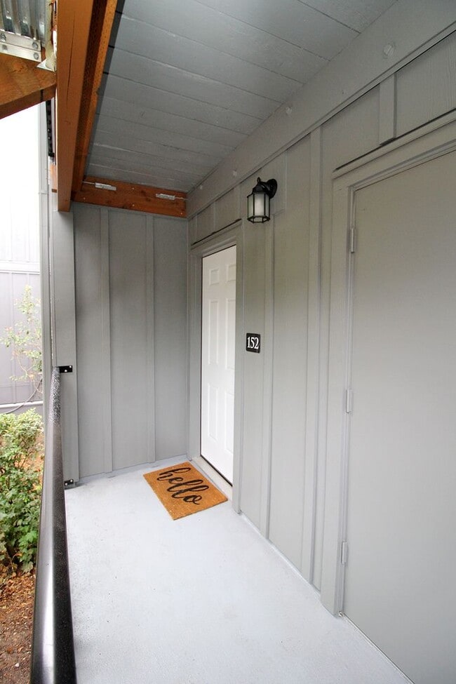Building Photo - 4 Touchstone Dr