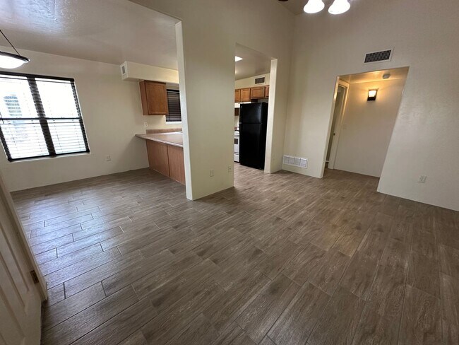 Foto del edificio - Wonderful Cozy 2 Bed/1 Bath Home - NEW TILE Throughout!