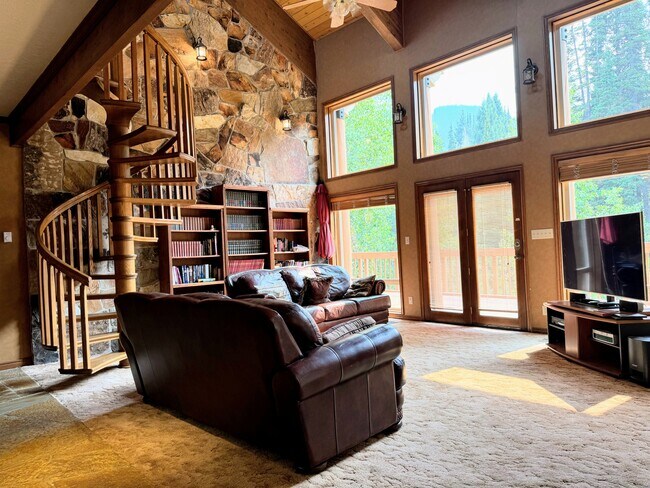 Building Photo - Fully Furnished Mountain Oasis Home!