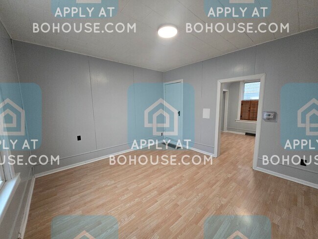 Foto del edificio - 3010 McArthur Dr