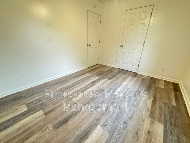 Foto del edificio - 5038 Wellborn Dr