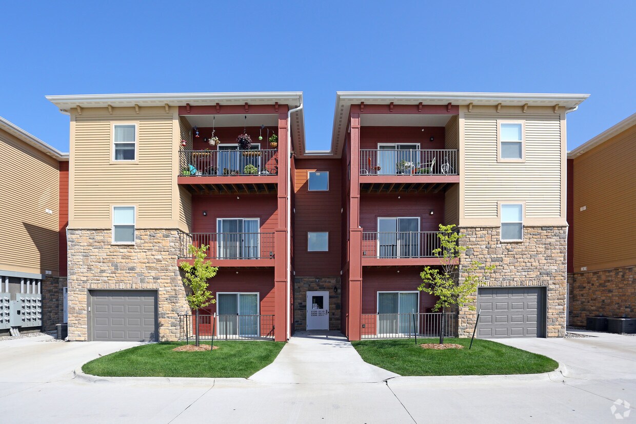 Bella Terra 860 S 68 St West Des Moines, IA Apartments for Rent in West Des Moines