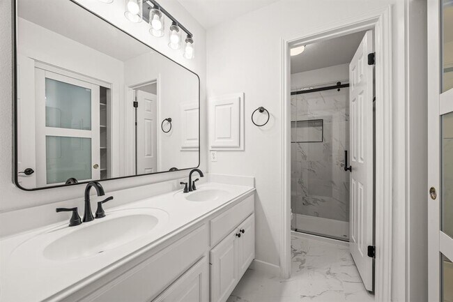 Building Photo - 11905 Lake Stone Dr