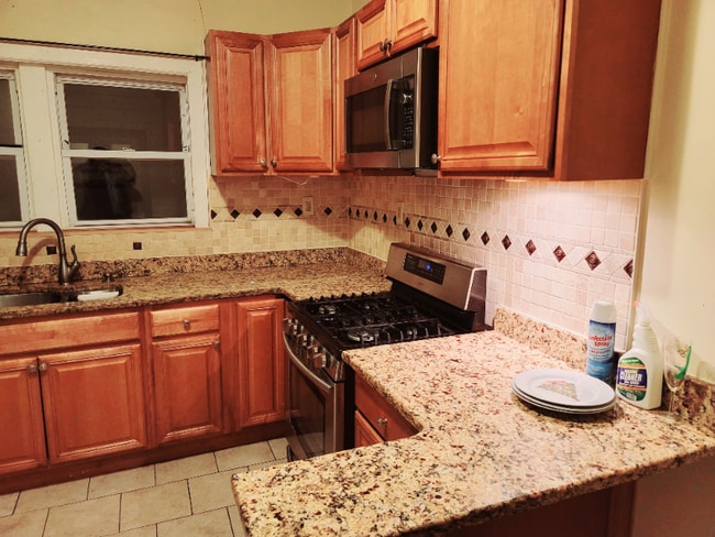 Building Photo - 35 E 49th St