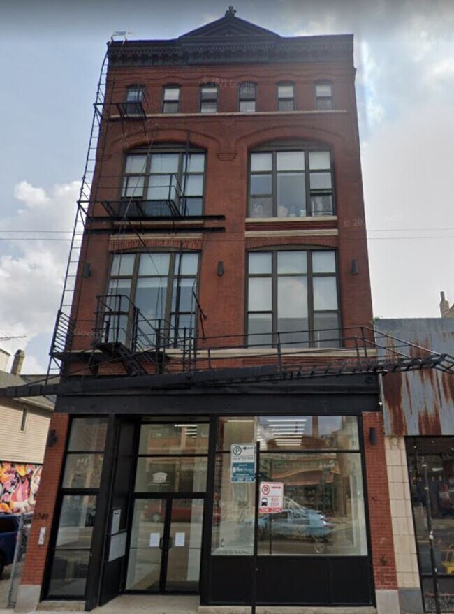 Building Photo - 1747 W Chicago Ave