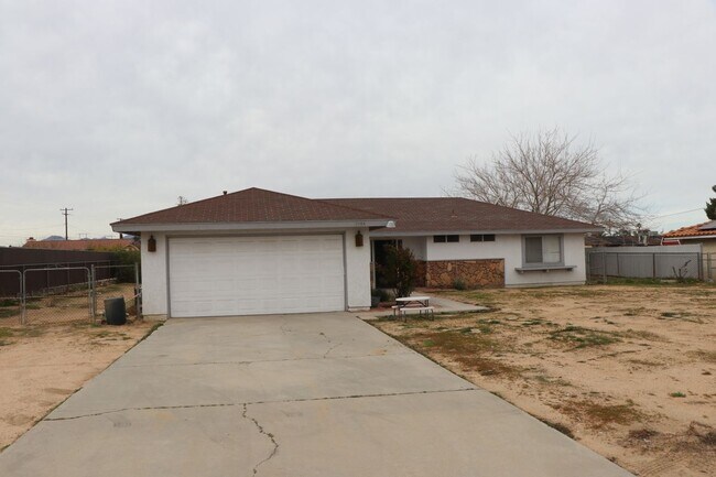 Foto del edificio - 7864 Newhall Ave