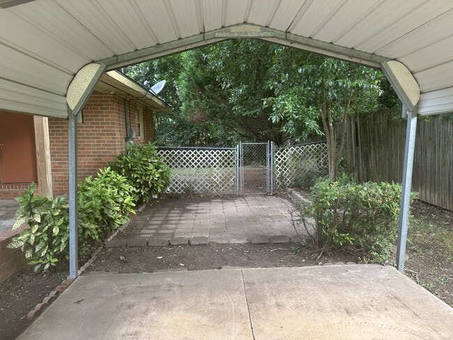 Building Photo - 60 Oak Ave