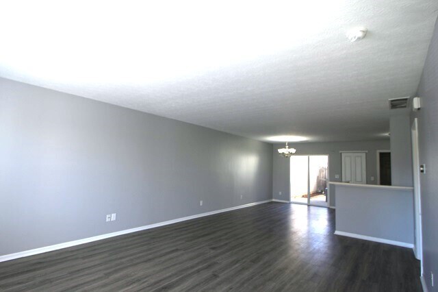 Foto del edificio - 8305 Annandale Ln