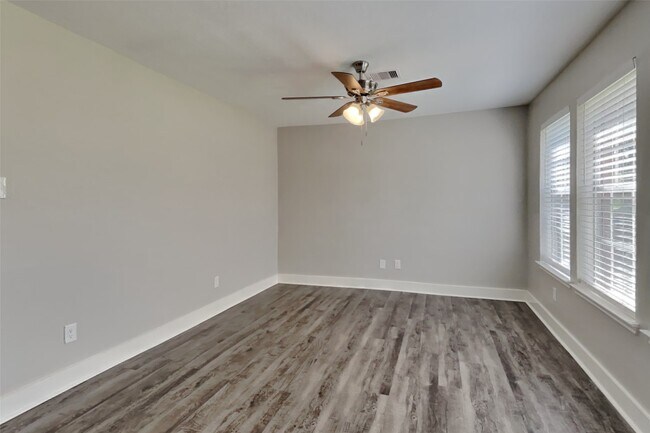 Foto del edificio - 5150 Summit Lodge Dr