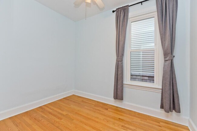 Foto del edificio - 2 bedroom in Chicago IL 60647