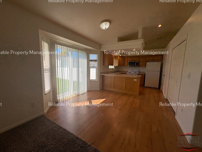 Building Photo - 1150 Kingswood Cir
