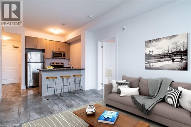 Building Photo - 125 Shoreview Pl