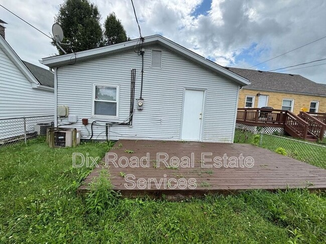 Building Photo - 1080 Azel Ave