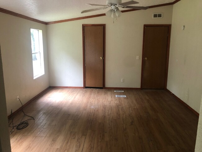 Building Photo - 104 Lake Forest Dr