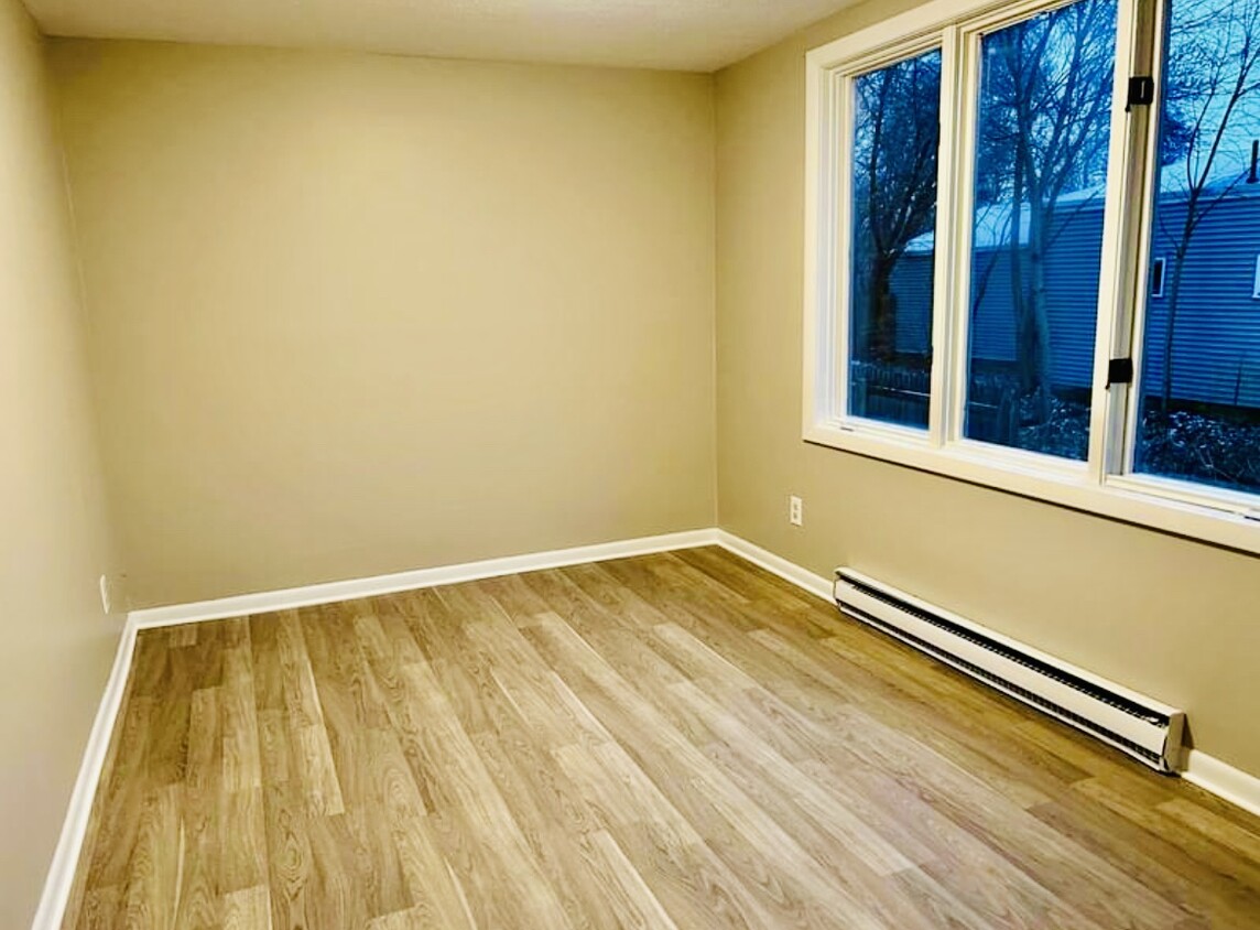 Primary Photo - 9 Ticonic St