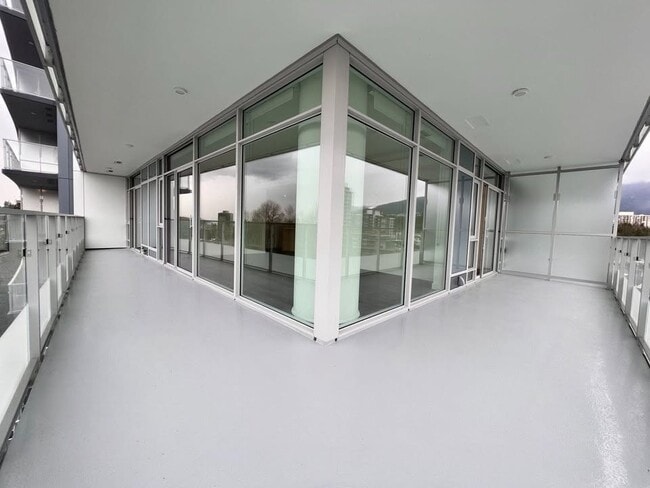 Building Photo - 200 Klahanie Crt