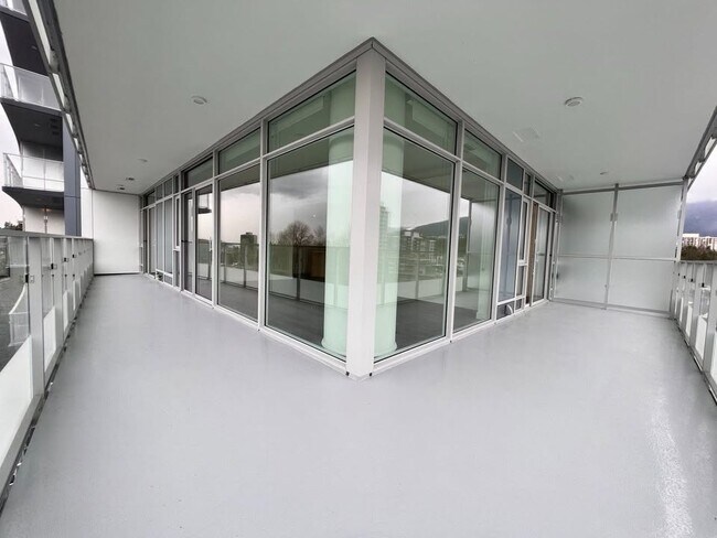 Photo du bâtiment - 200 Klahanie Crt