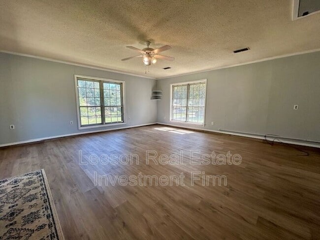 Building Photo - 302 Avenida Dr