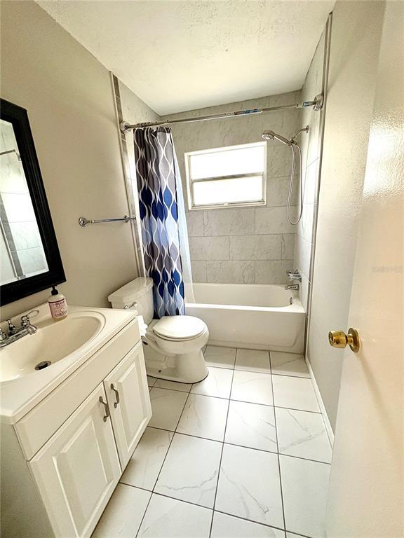 Foto del edificio - 7437 Compton Ln