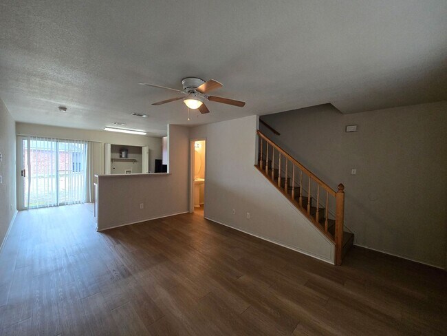Foto del edificio - HUD/SECTION 8 ACCEPTED - RENT SPECIAL - AVAILABLE NOW!