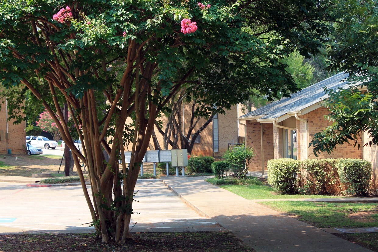 807 Golfcrest Dr, Longview, TX 75604 Apartments in Longview, TX