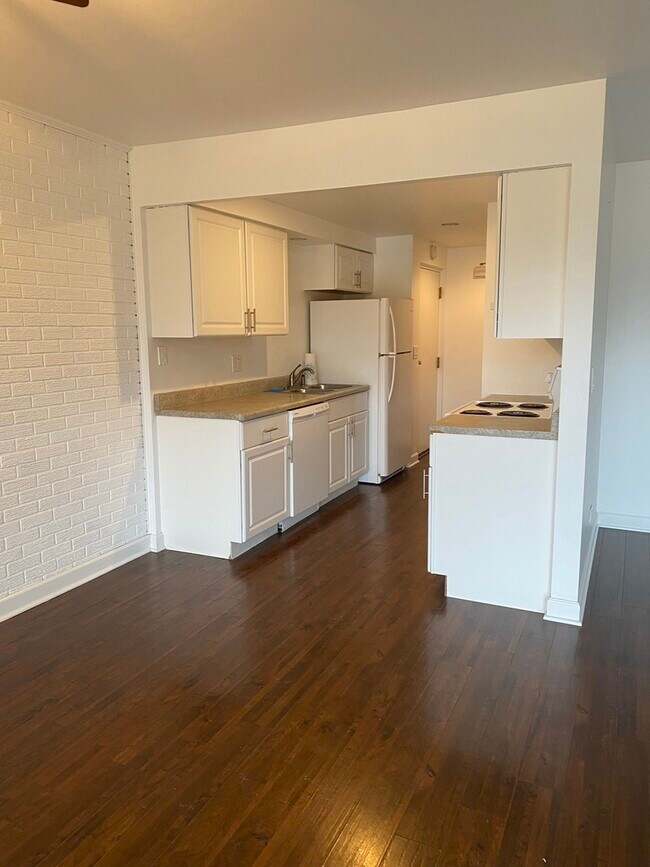 100 S Main St Unit 14, Algonquin, IL 60102 Condo for Rent in