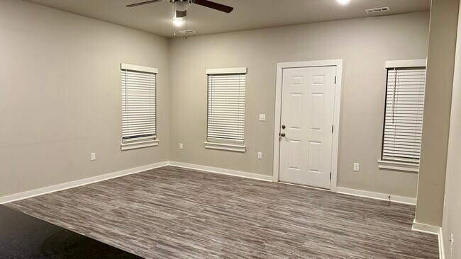 Foto del edificio - 103 E Mulberry St