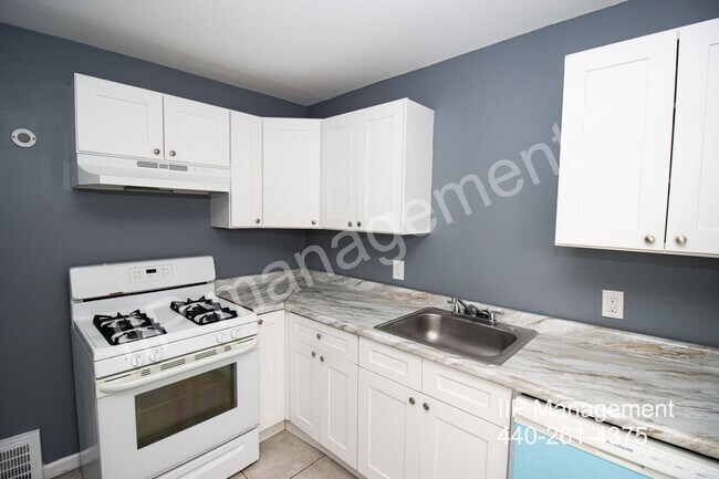 Building Photo - Lee/Harvard Area 2BR 1BA Up Unit
