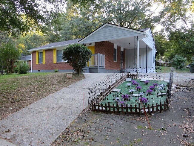 Foto del edificio - Charm and Convenience Await: Newly Renovat...