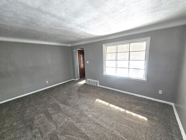 Building Photo - 18413 Lewis Dr