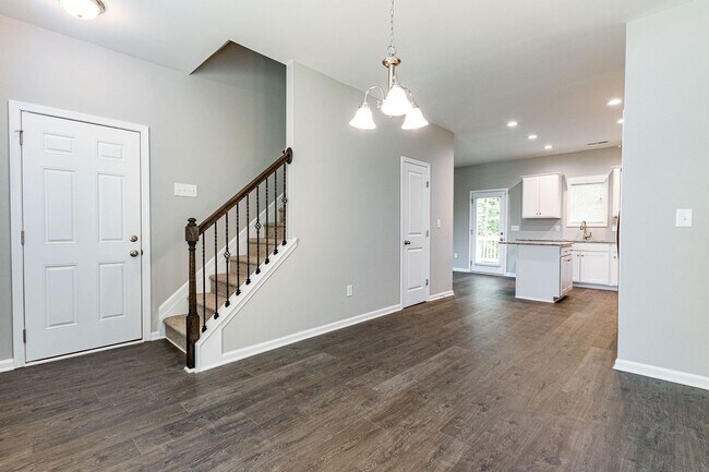 Building Photo - 4 br, 2.5 bath House - 142 Shore Court