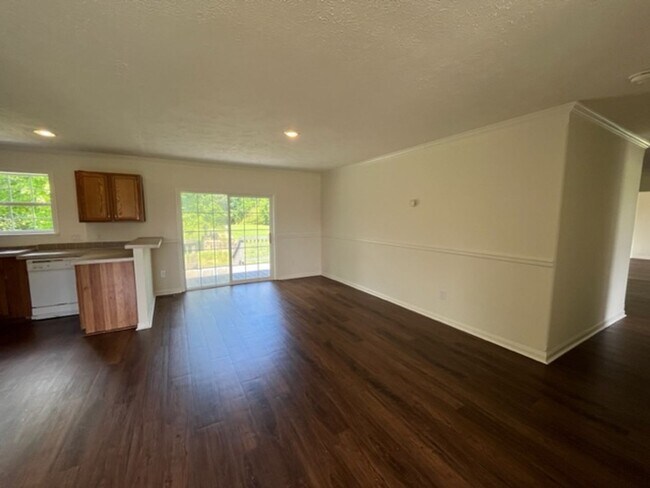 Building Photo - Renovated 4 Bedroom 2 Bath Home for Rent!
