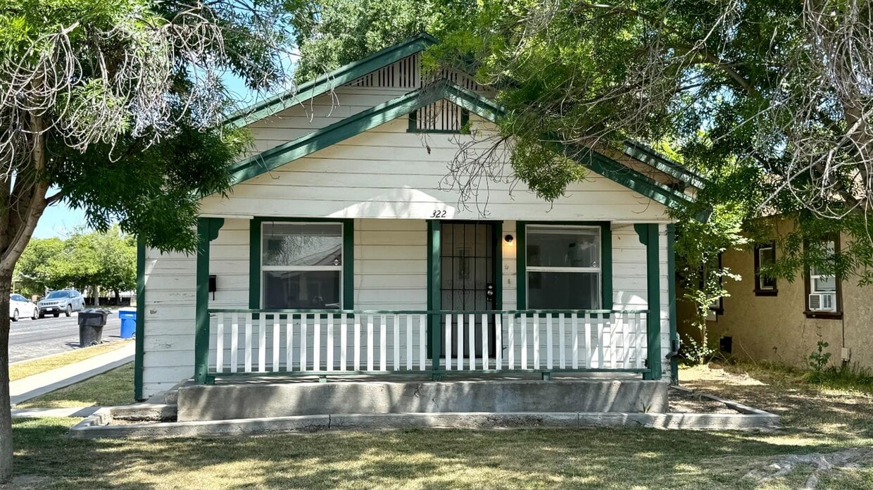 Primary Photo - 322 W Cameron St
