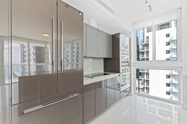 Building Photo - 1080 Brickell Ave