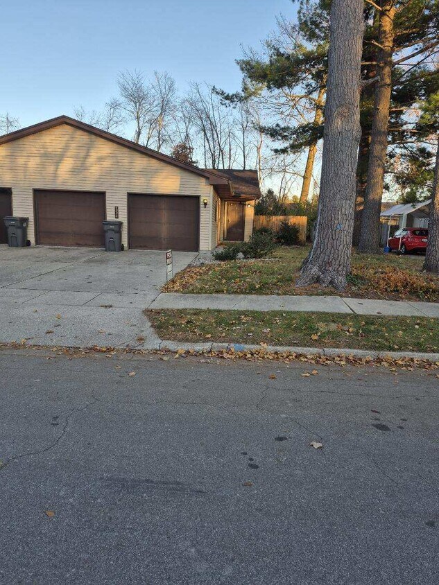 Foto principal - 4906 Russell St