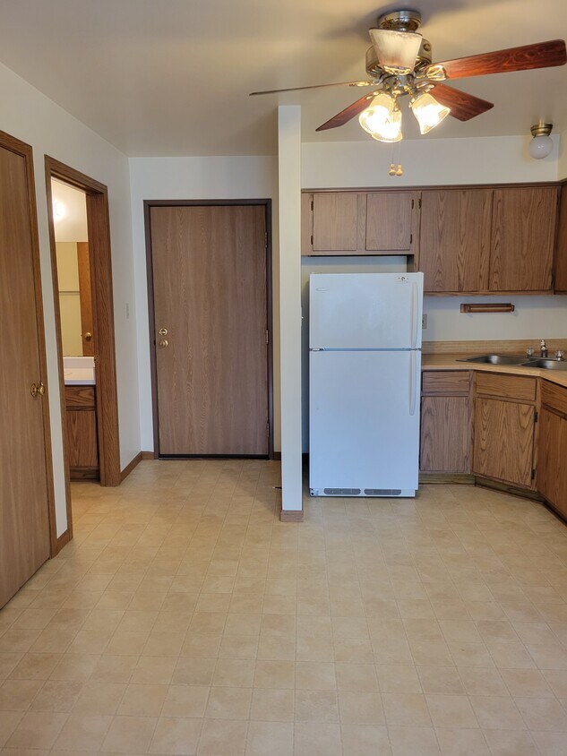 Eat in kitchen with fill sized fridge and stove - W156N11495 Pilgrim Rd