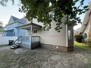 Building Photo - 204 Broad Ave NW