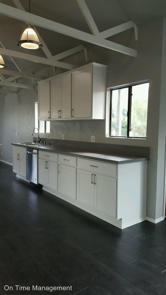 Building Photo - 2418 E 2nd St