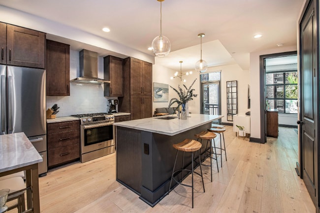 Building Photo - 5 Gadsdenboro St