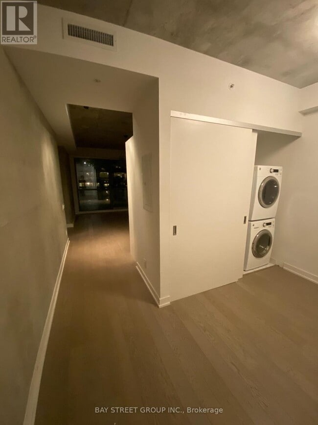 Building Photo - 39 Brant St