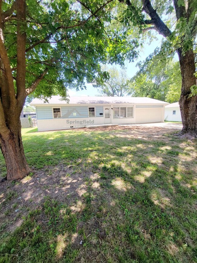 Building Photo - East Springfield w/ Lots of New