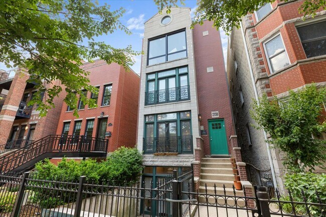 Foto del edificio - 2338 N Greenview Ave