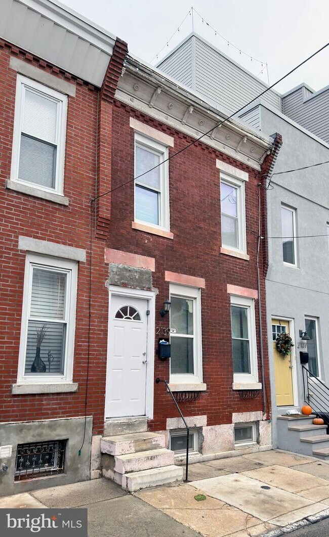 Building Photo - 2139 Fernon St