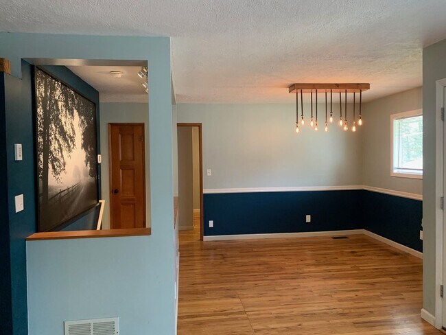 Foto del edificio - 4 Bedrooms, 2 Bathrooms, Daylight Ranch wi...