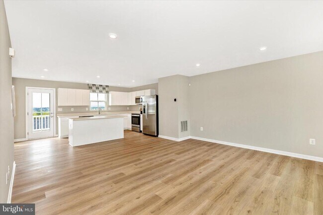 Building Photo - 38 Diopside Dr