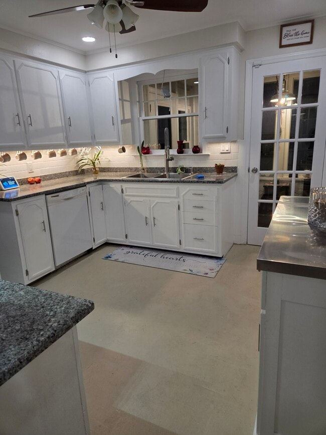 Building Photo - 240 7th Ave