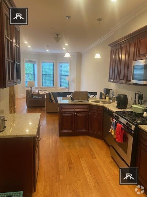 Building Photo - 1087 Beacon St