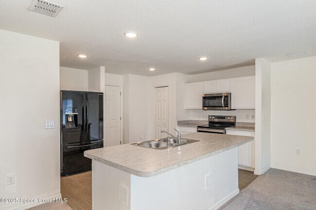 Building Photo - 2359 Fallkirk Ave